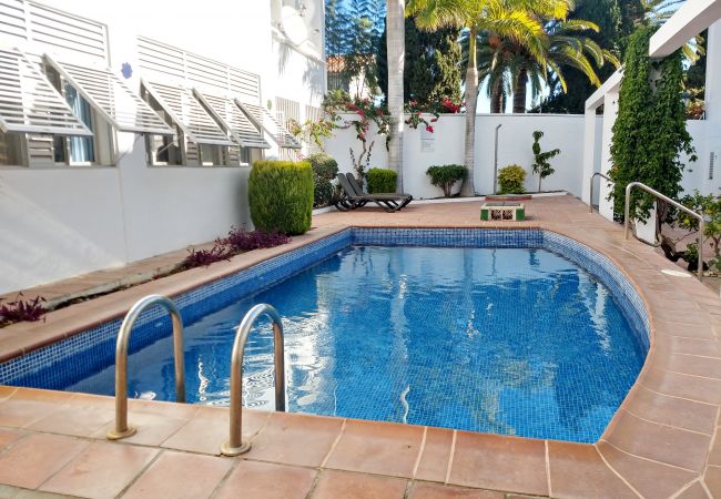 Apartamento en Nerja - Piso céntrico en Carabeo con piscina comunitaria Apartamento en Nerja - Piso céntrico en Carabeo con piscina comunitaria