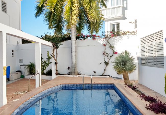 Apartamento en Nerja - Piso céntrico en Carabeo con piscina comunitaria Apartamento en Nerja - Piso céntrico en Carabeo con piscina comunitaria
