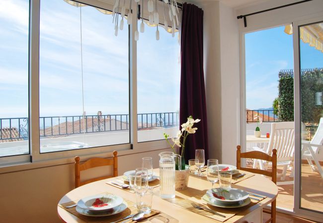 Apartamento en Nerja - AP197 - Capuchinos - Precioso apartamento con Jacuzzi y Wifi gratis Apartamento en Nerja - AP197 - Capuchinos - Precioso apartamento con Jacuzzi y Wifi gratis